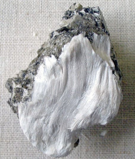 mineral de amianto moscovita