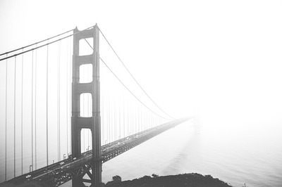 Puente Golden Gate negro y blanco